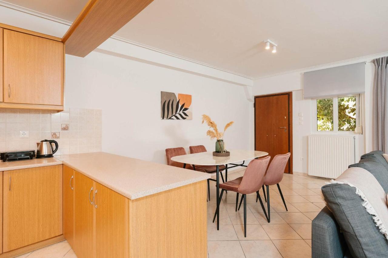 Phaedrus Living: Cozy Flat Koukaki